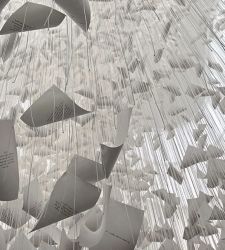 At MUDEC in Milan, Chiharu Shiota's suspended snowfall that tastes like memories 