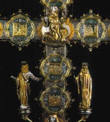 Restauro all'Opificio delle Pietre Dure per la croce processionale d'alta oreficeria di Gian Francesco dalle Croci