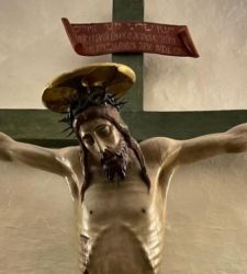 Siena, torna visibile restaurato un raro Crocifisso ligneo del primo '400. Attribuito ad artista poco documentato