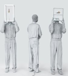 Die anthologische Ausstellung von Donato Piccolo in Modena: zu sehen sind Werke, die durch Robotik und künstliche Intelligenz animiert sind