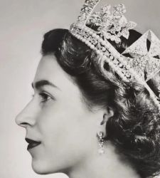 Regno Unito, sarà Martin Jennings a realizzare la statua della regina Elisabetta II nel memoriale nazionale
