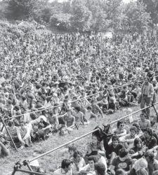 Milan, at the Fabbrica del Vapore 80 shots tell the story of the Festival of King Nude, the Italian-style Woodstock 