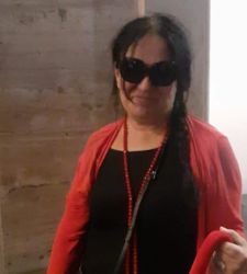 Guida turistica muore mentre lavora al Colosseo. Una tragedia che apre riflessioni di sindacati e colleghi 