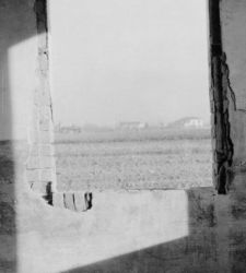 Guido Guidi on show in Milan: photography as an exploration of space, light and shadow