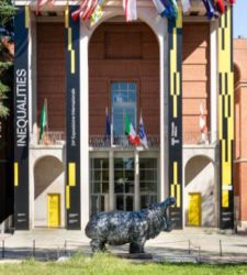 L'hippopotame d'Allegrucci, dernière œuvre de la série, arrive à la Triennale de Milan.
