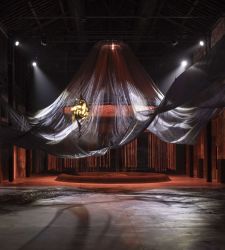 Laure Prouvost, quando l'arte diventa quantistica. Com'è la mostra delle OGR di Torino