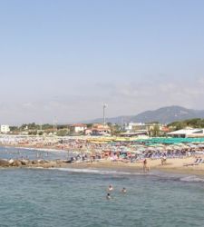 Estate 2025, spiagge vuote: il turismo balneare frena a causa di rincari e nuove abitudini