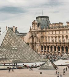 Louvre, stangata ai visitatori extra-UE: dal 2026 il biglietto per loro costerà 30 euro