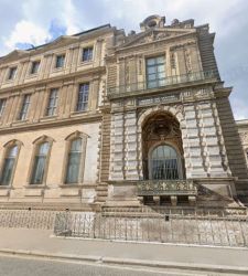 Il Louvre installa sbarre alla finestra da dove sono entrati i ladri