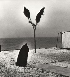 Mario Giacomelli è il fotografo italiano che più di altri si è spinto su territori inesplorati
