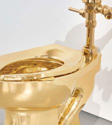 Les célèbres toilettes dorées de Cattelan sont mises aux enchères : America for sale at Sotheby's