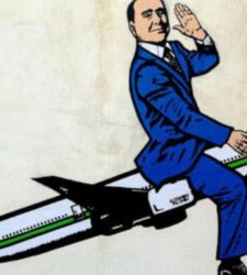 Un murale di aleXsandro Palombo raffigura Berlusconi all’aeroporto di Malpensa