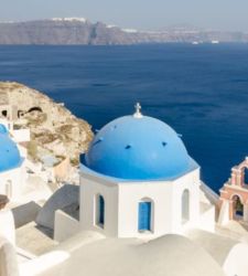 Grecia, tassa da 20 euro per i passeggeri delle crociere dirette a Santorini e Mykonos