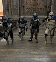 I cosplayer invadono la Reggia di Caserta: fan di Star Wars dentro il palazzo
