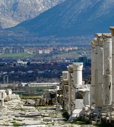 Scoperta una... sala riunioni di epoca romana tra le rovine di Laodicea (Turchia)