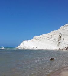 Condannati due uomini per il danneggiamento della Scala dei Turchi con ossido di ferro