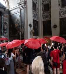 Venezia, prostitute occupano chiesa dei Tolentini per flash-mob. Il Patriarcato protesta