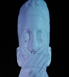 Naples, new artwork with young woman covering her mouth with her hands causes discussion 