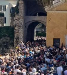 Turismo maleducato per i ponti di primavera. E molte mete diventano invivibili