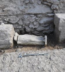 Sicilia, rinvenuta sull'isola di Mozia parte di una statua greca in marmo: raffigura una donna 