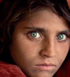 Parma celebra Steve McCurry con una grande mostra. Esposti scatti di oltre quarant’anni di carriera 