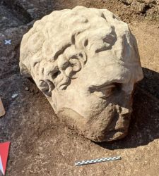 Rome, large marble head unearthed. Archaeologists at work to discover its identity