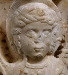 Metropolitan Museum returns capital with head of Archangel Michael to Turkey