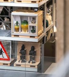 A Londra apre il V&A East Storehouse, un museo-deposito che espone oltre mezzo milione di opere