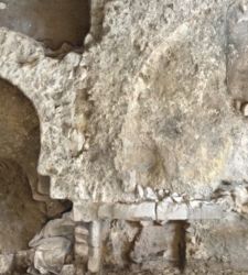 En Vence, Provenza, se descubrió un baptisterio paleocristiano junto a la catedral del siglo V.