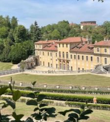 Un capolavoro di ebanisteria del '700, la Libreria Piffetti, rivive in realtà aumentata a Villa della Regina