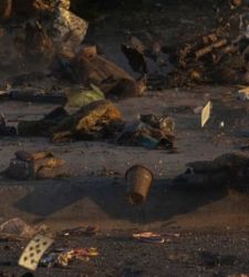 Yannis Bournias esplora il silenzio e la sospensione della solitudine contemporanea Yannis Bournias esplora il silenzio e la sospensione della solitudine contemporanea