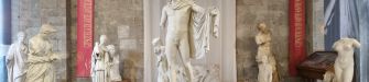 La Gipsoteca d'Arte Antica de l'université de Pise, une collection de statues classiques dans une église.