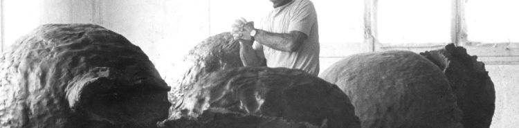 Non solo tagli: perché Lucio Fontana è stato un genio della ceramica