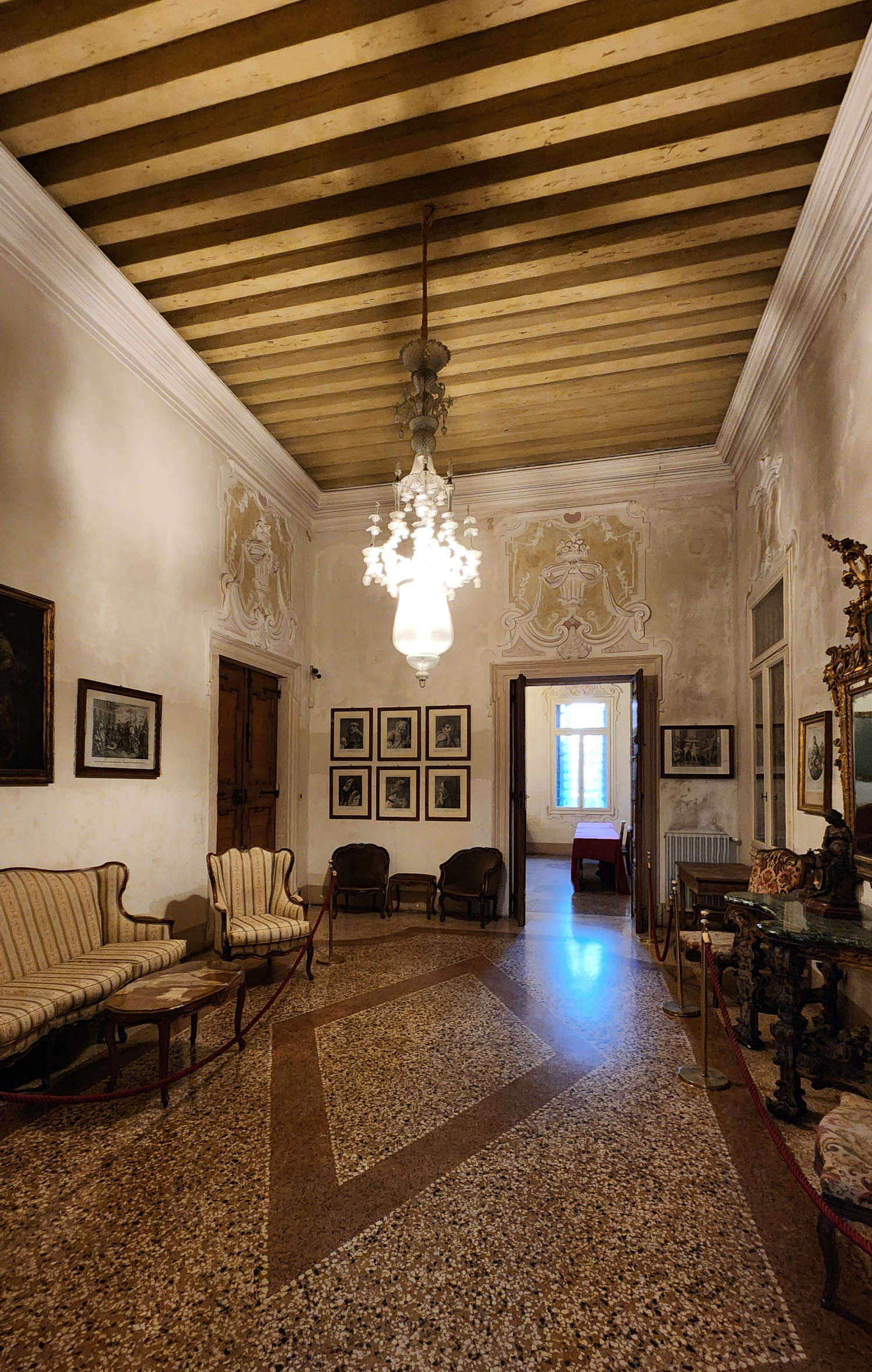 Interior of the villa. Photo: Federico Giannini