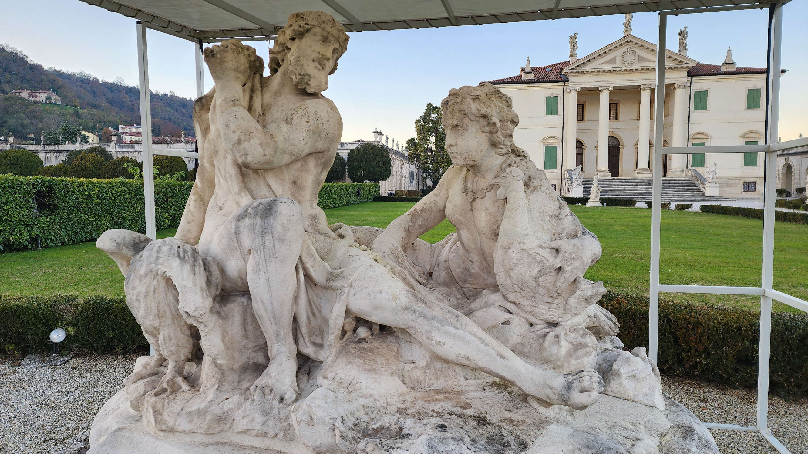 The sculptural group of Jupiter and Juno (Bonazza workshop). Photo: Federico Giannini
