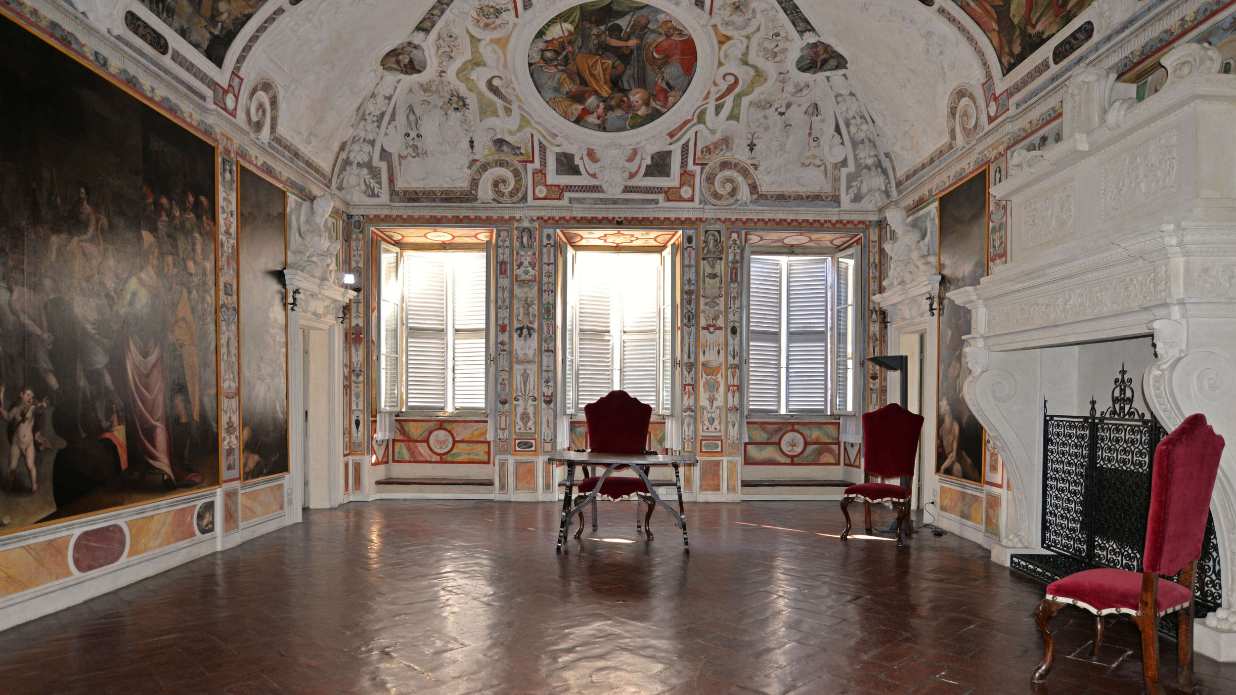 Die Halle im zweiten Stock