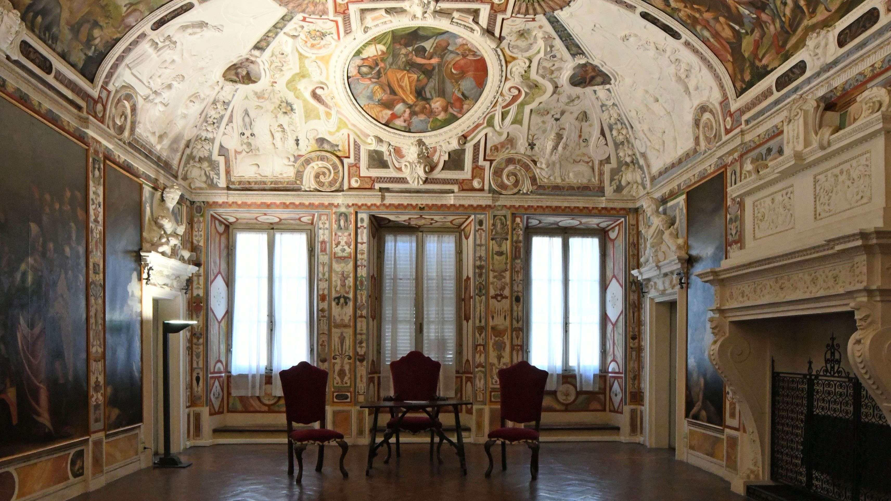 Die Halle im zweiten Stock