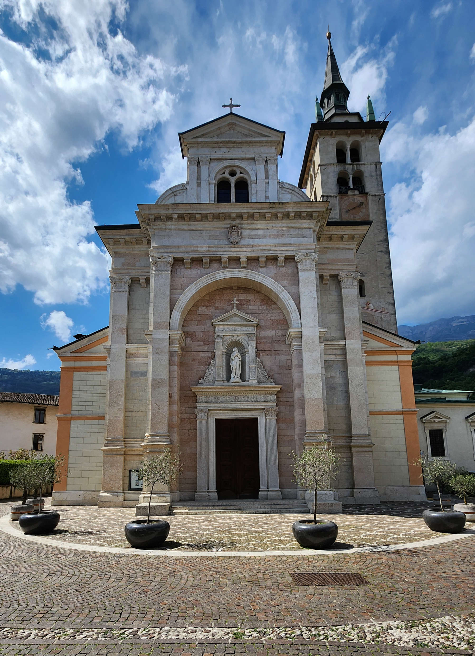 The facade (19th century) of the church of Santa Maria Assunta in Villa Lagarina. Photo: Federico Giannini