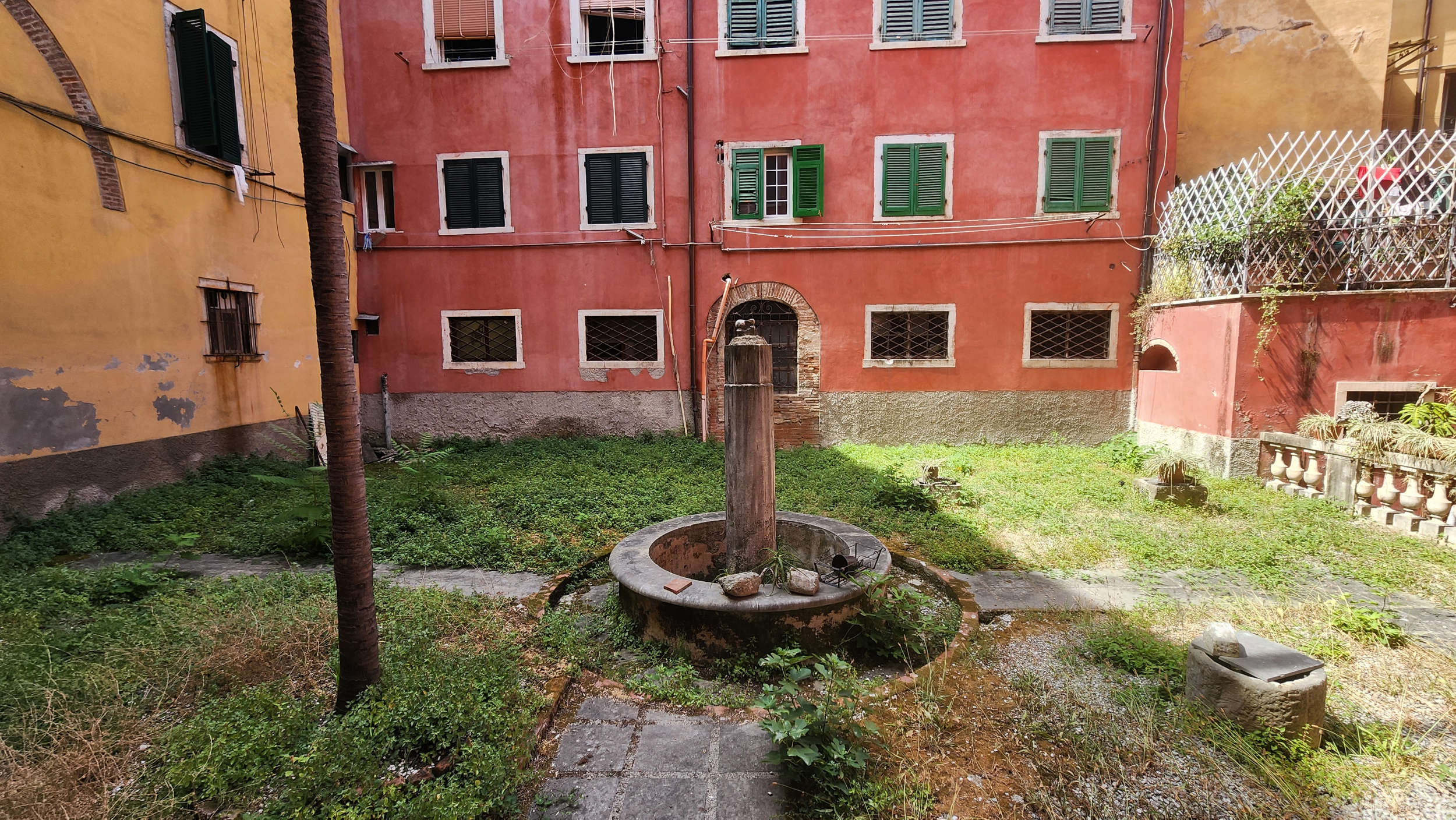 Der Innenhof des Palazzo Staffetti Del Medico Sarteschi