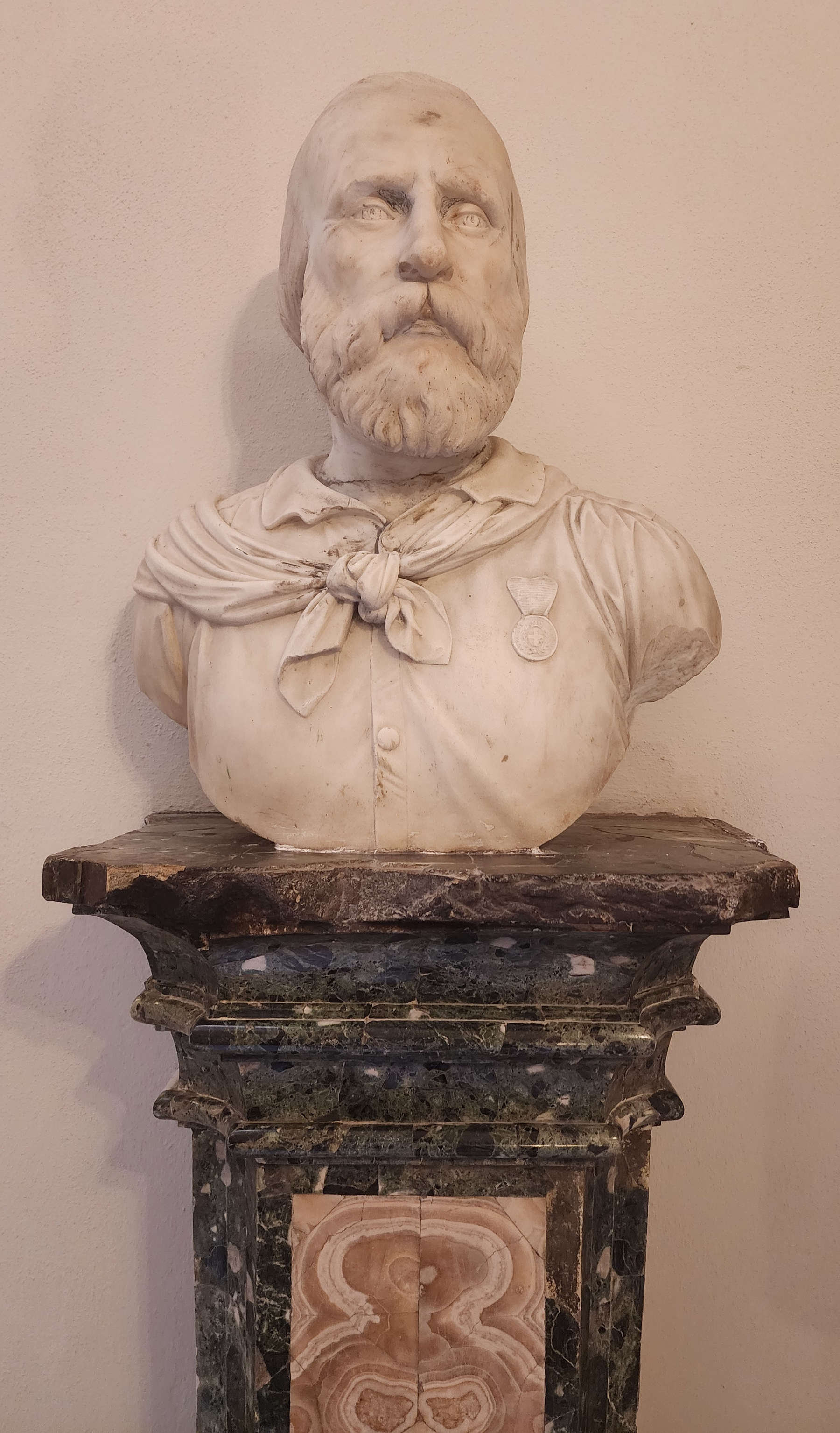 Ferdinando Pelliccia, Büste von Garibaldi (1861; Carrara, Palazzo Staffetti Del Medico Sarteschi)