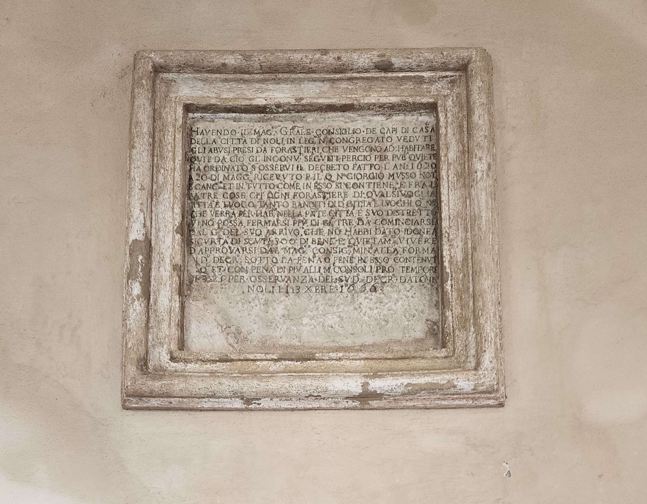 Plaque bearing the decree of 1620