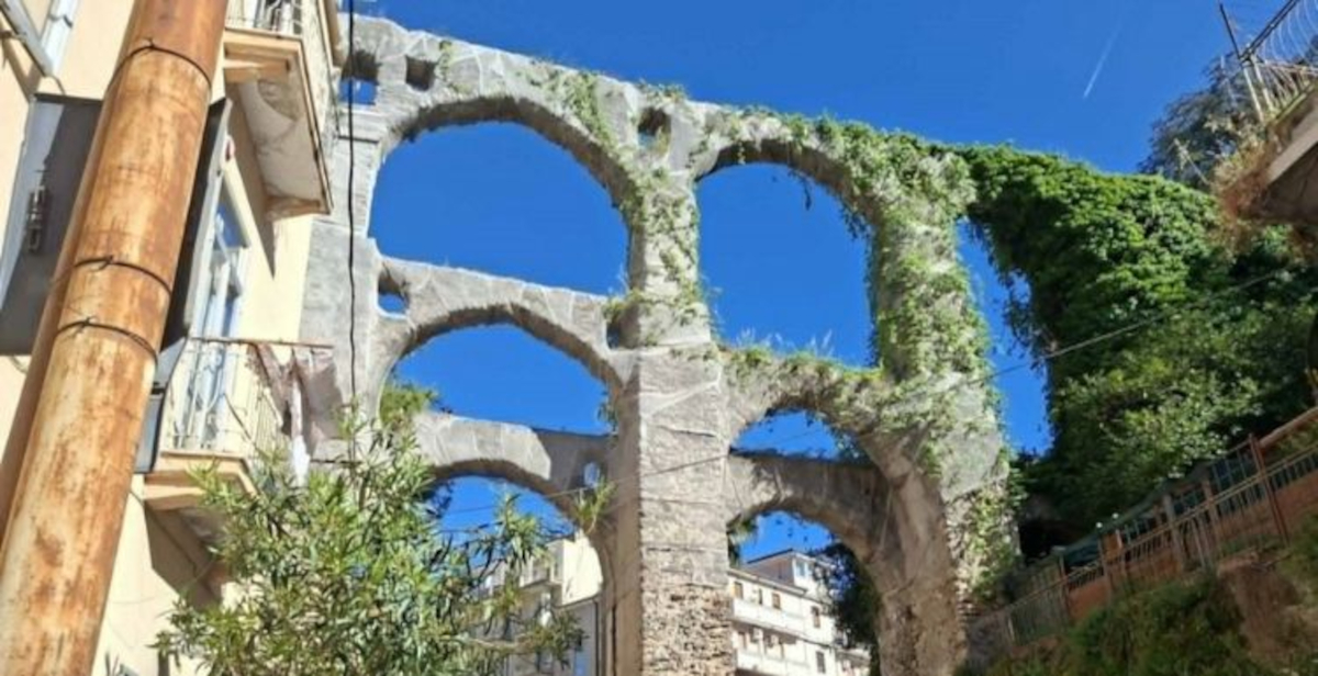 Salerno, tentata vendita di blocchi medievali rubati dai Ponti del Diavolo