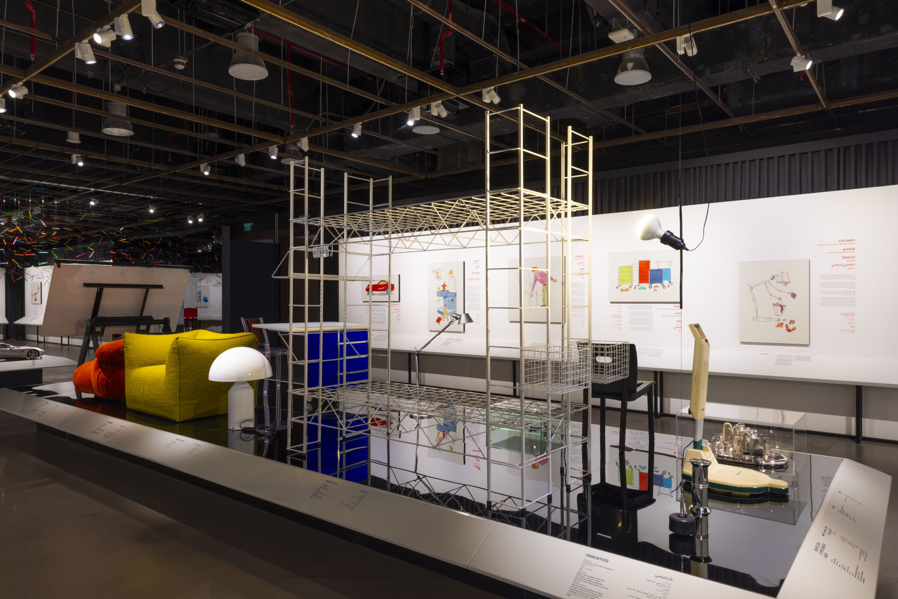 Montage de l'exposition 1 to a Million Italian Design Stories. Photo : &copy; Musée national - Sultanat d'Oman