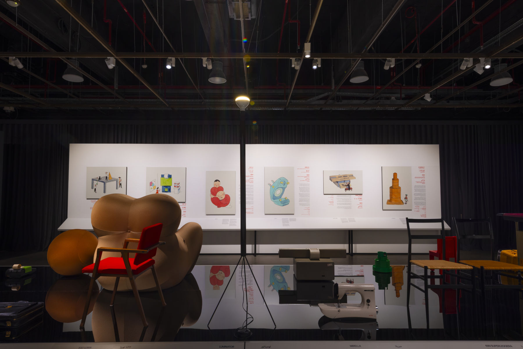 Montage de l'exposition 1 to a Million Italian Design Stories. Photo : &copy; Musée national - Sultanat d'Oman