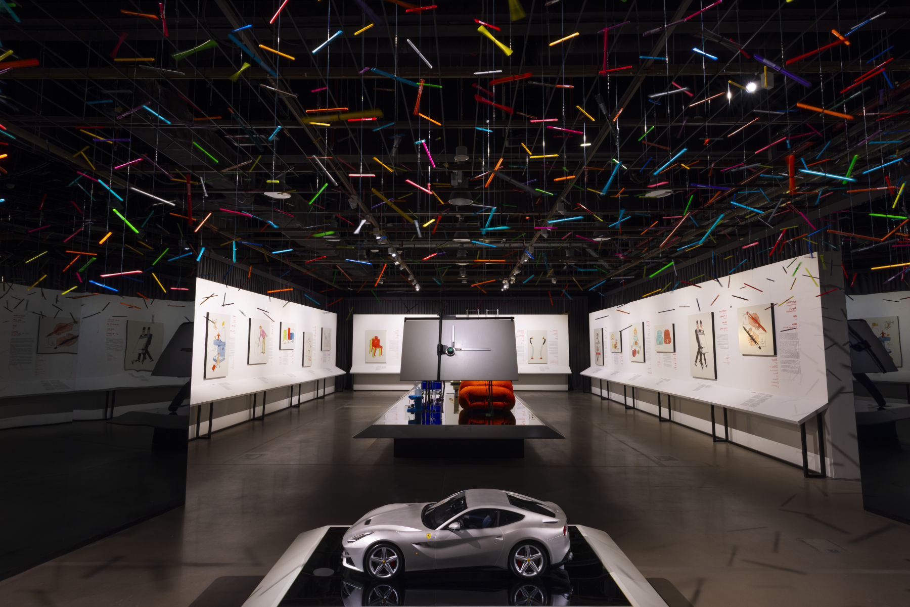 Montage de l'exposition 1 to a Million Italian Design Stories. Photo : &copy; Musée national - Sultanat d'Oman