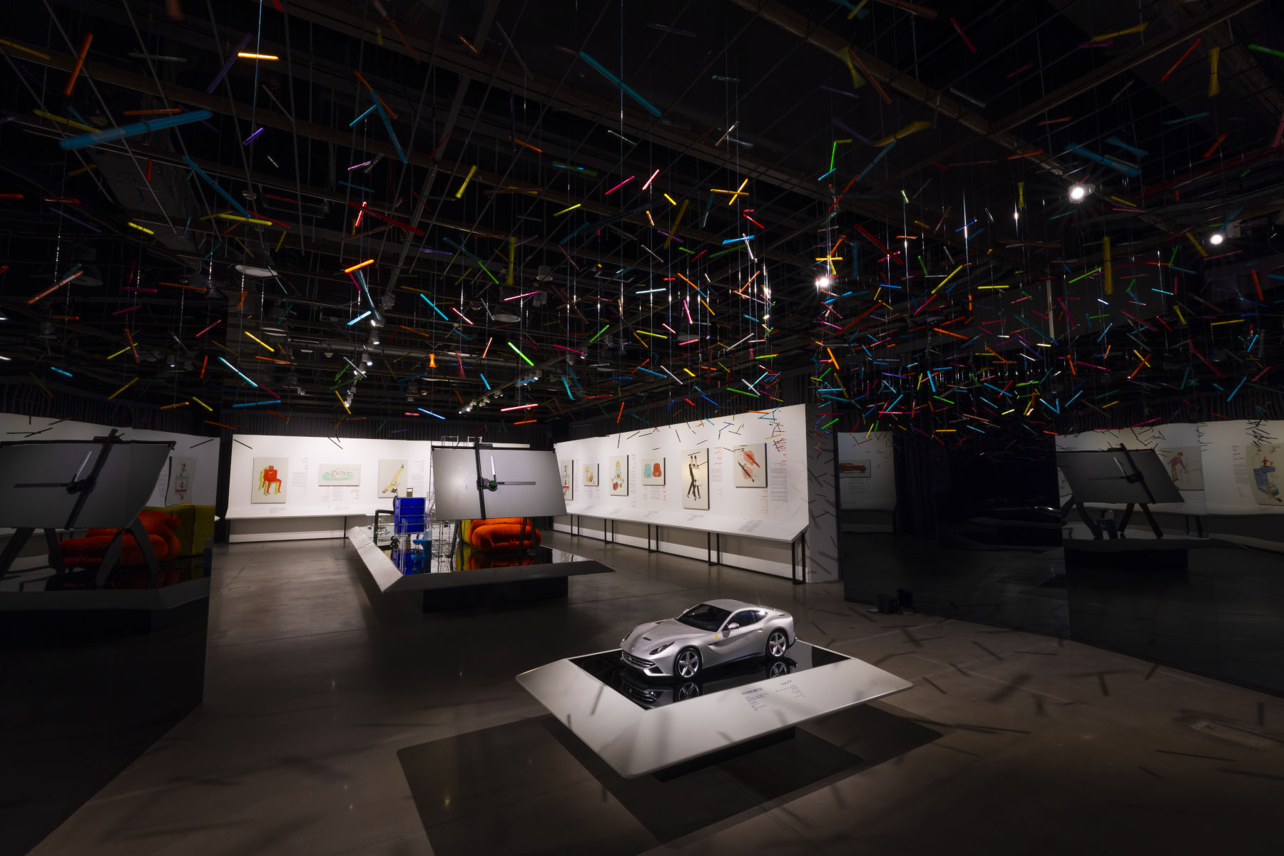 Montage de l'exposition 1 to a Million Italian Design Stories. Photo : &copy; Musée national - Sultanat d'Oman
