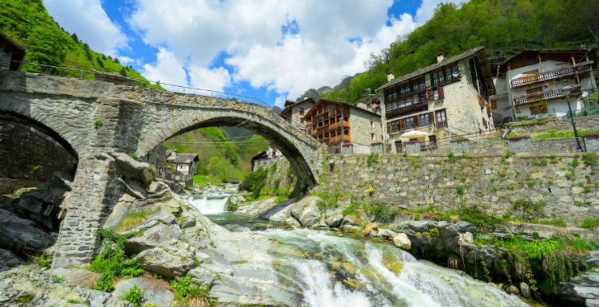 Rassa, borgo d’arte e storia tra le valli della Valsesia