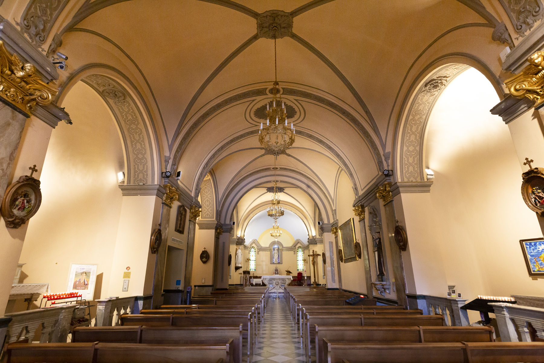 Das Innere der Kirche St. Devote. Foto: &copy;BenjaminVergely