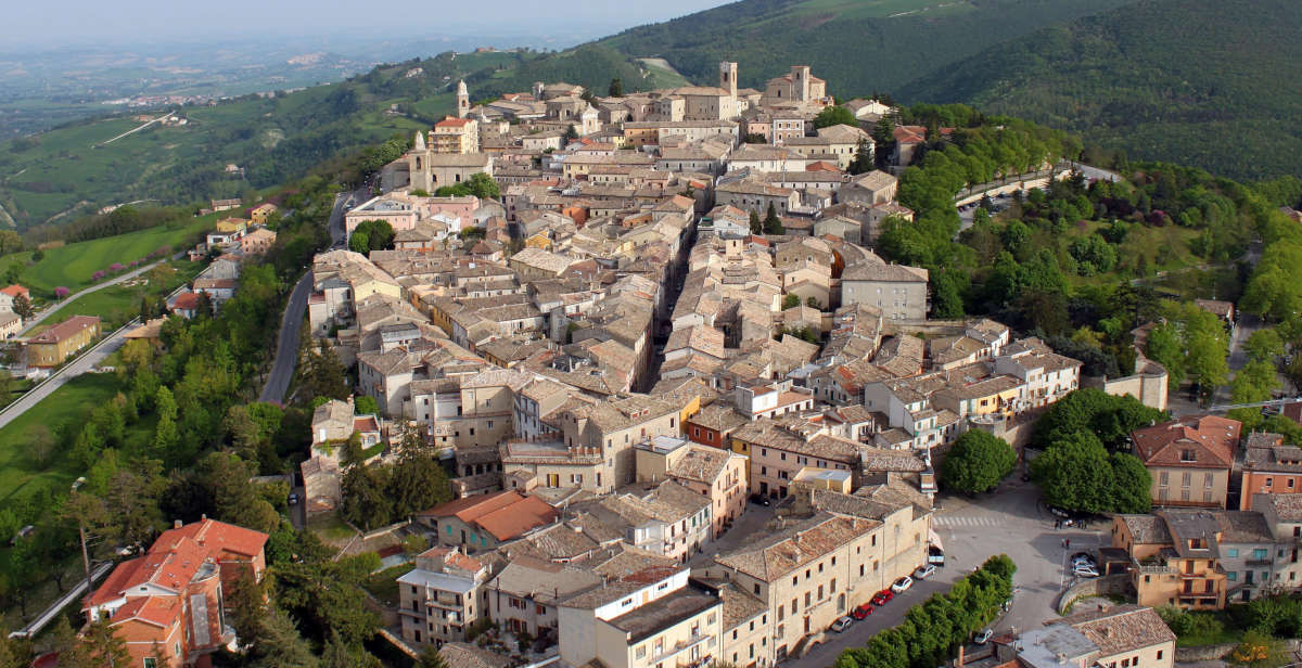 Cingoli vince il Borgo dei Borghi 2026: trionfo per il “Balcone delle Marche”