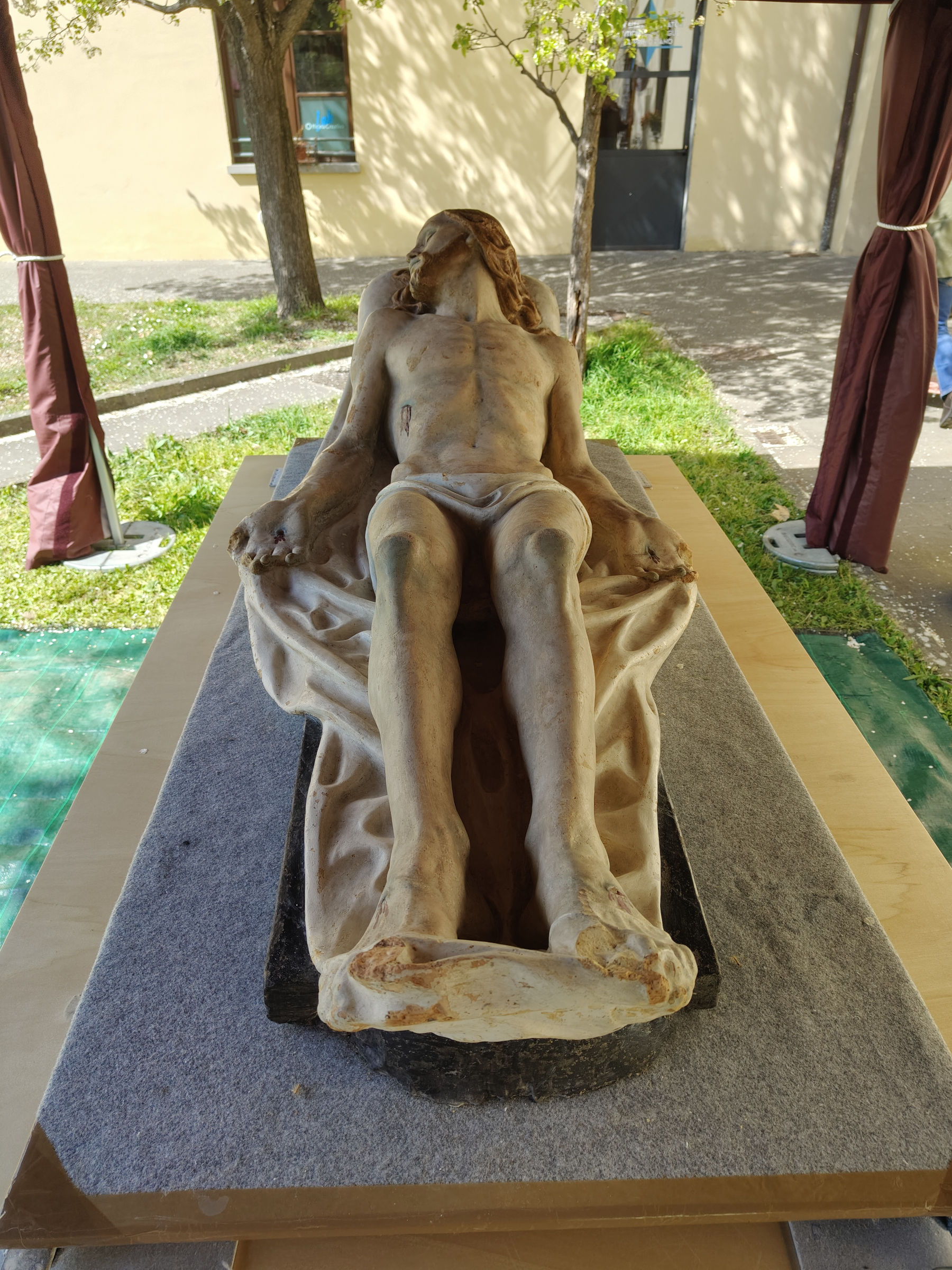 Le Christ mort par Ferrante Zambini restauré